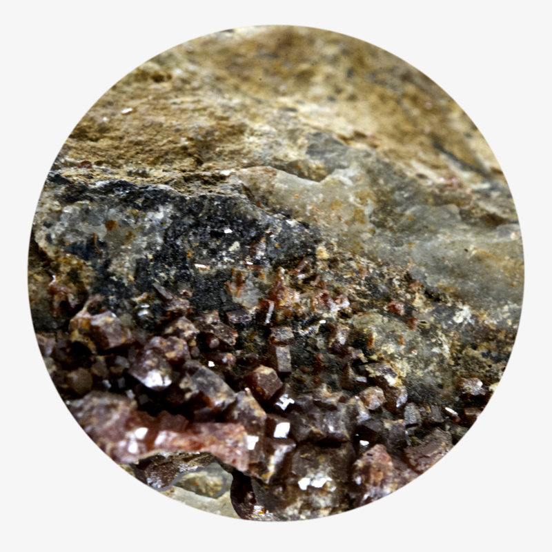 BAMink-Némo Welter-Vanadinite-sous-verre-visuel 01 Visuel 01 de la collection Vanadinite